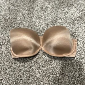 Victoria’s Secret strapless bra